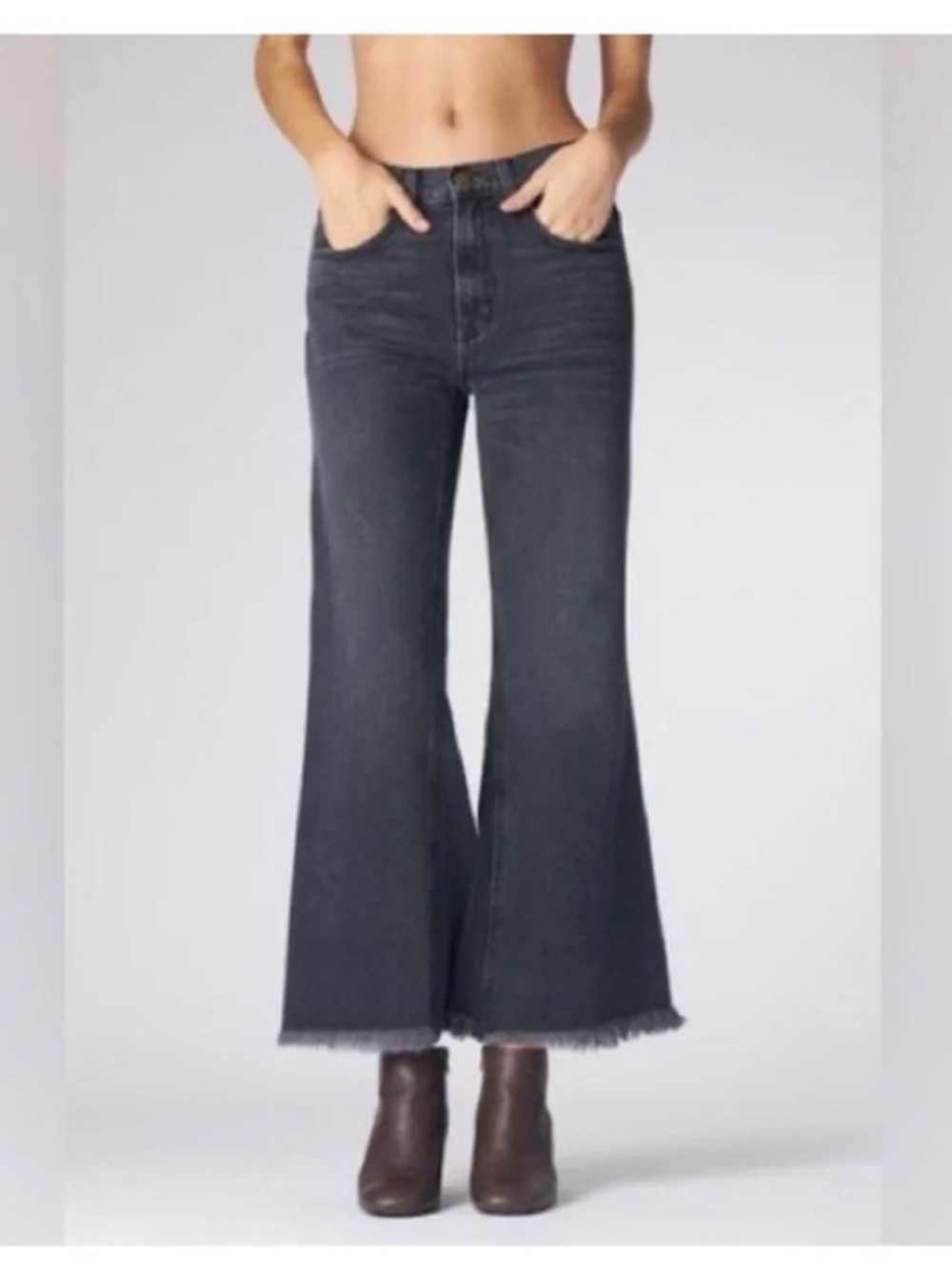 THE GREAT. Washed Black the kick bell Jean with raw hem